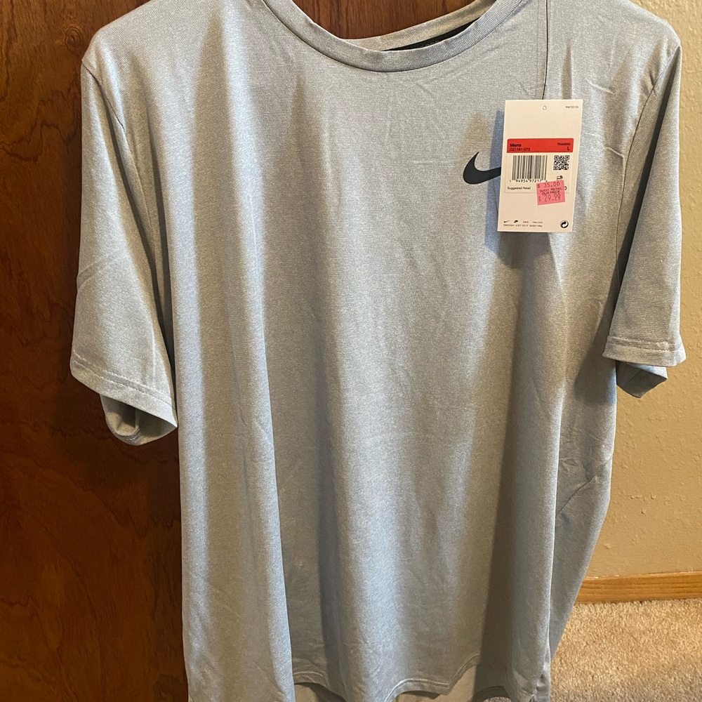 Nike Men's Silver Short Sleeve Tee